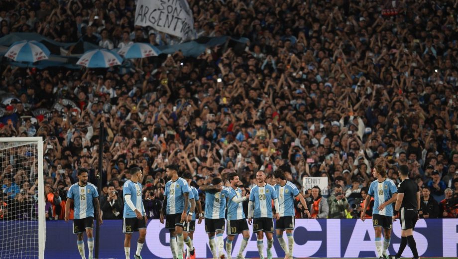 Foto: Clarín. El equipo argentino se prepara para la reestructuración. Todo parece indicar que sería con Lionel Scaloni al mando. 