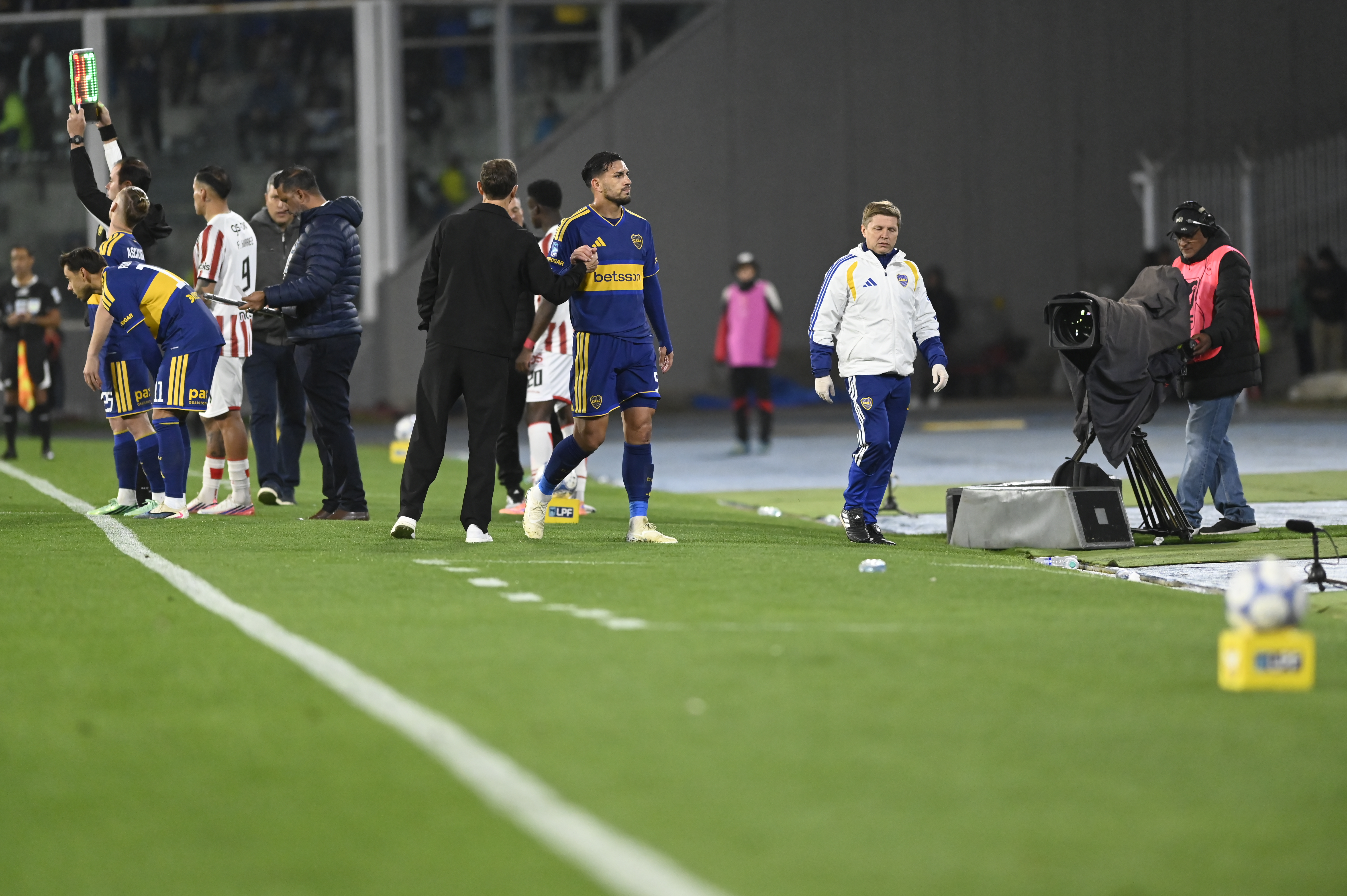 Arruabarrena descarta a Paredes para el partido de Boca ante Vasco da Gama