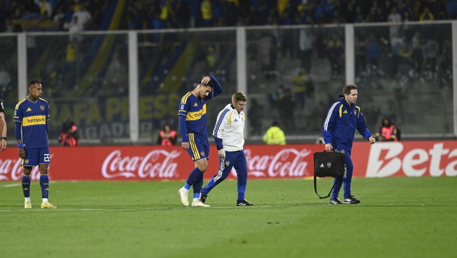 Leandro Paredes se retiró lesionado ante Instituto 16 minutos después de haber ingresado. (Foto: Ariel Carreras/Clarín Fotografía)