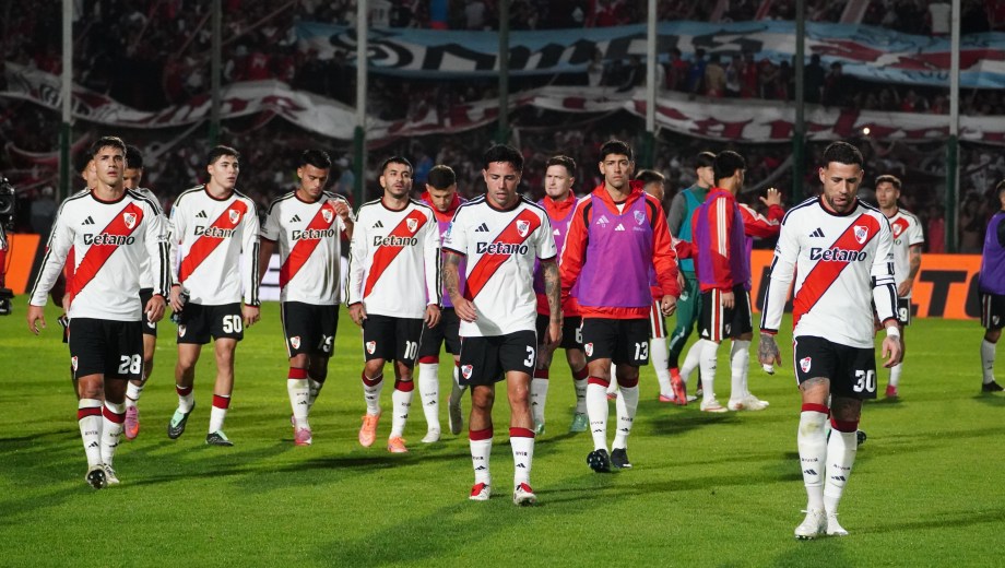 River reaccionó en el complemento pero no pudo revertir el resultado ante Sarmiento. (Foto: Clarín Fotografía)