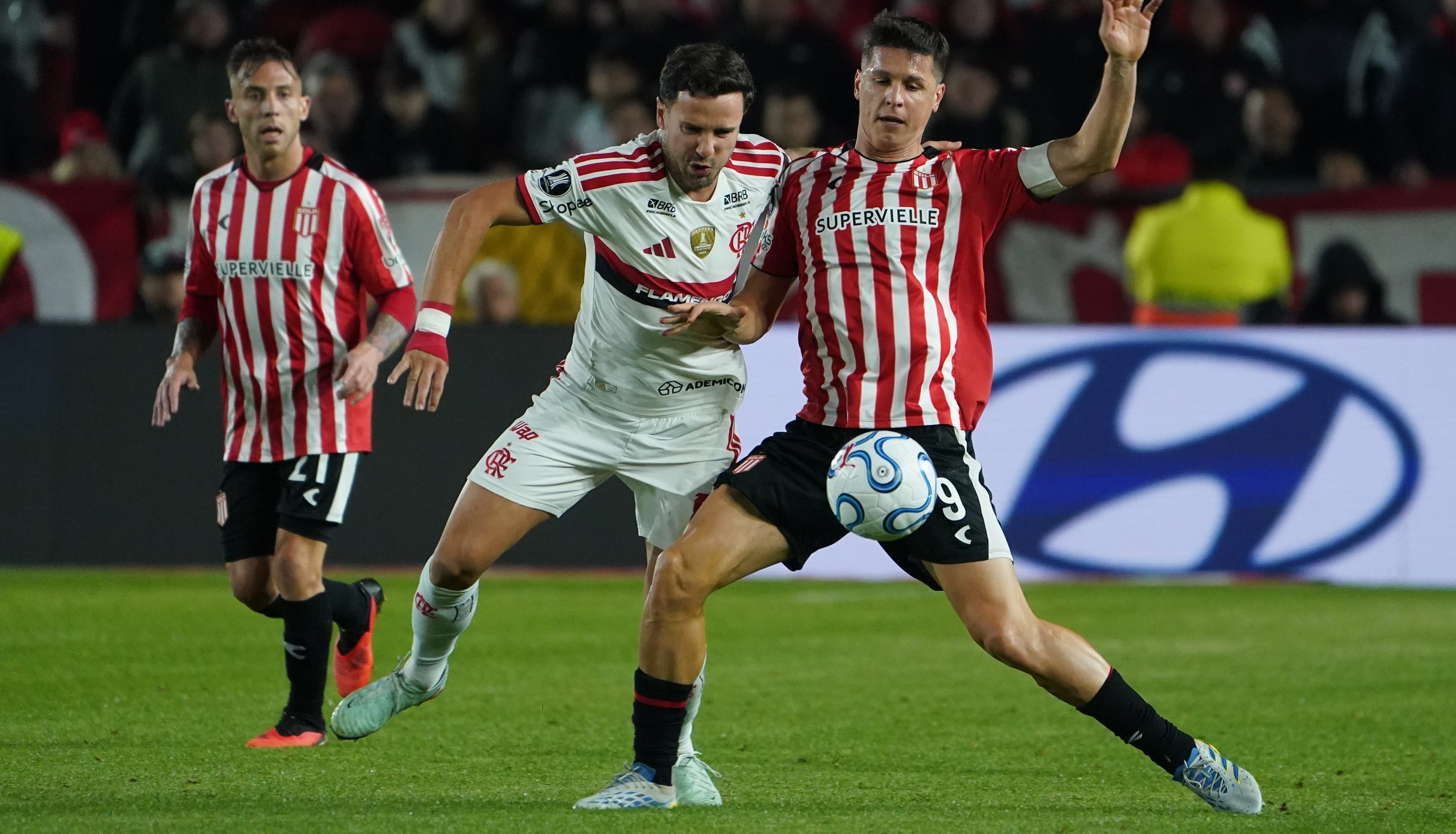 Estudiantes y Flamengo empatan sin goles en la ida de las semifinales