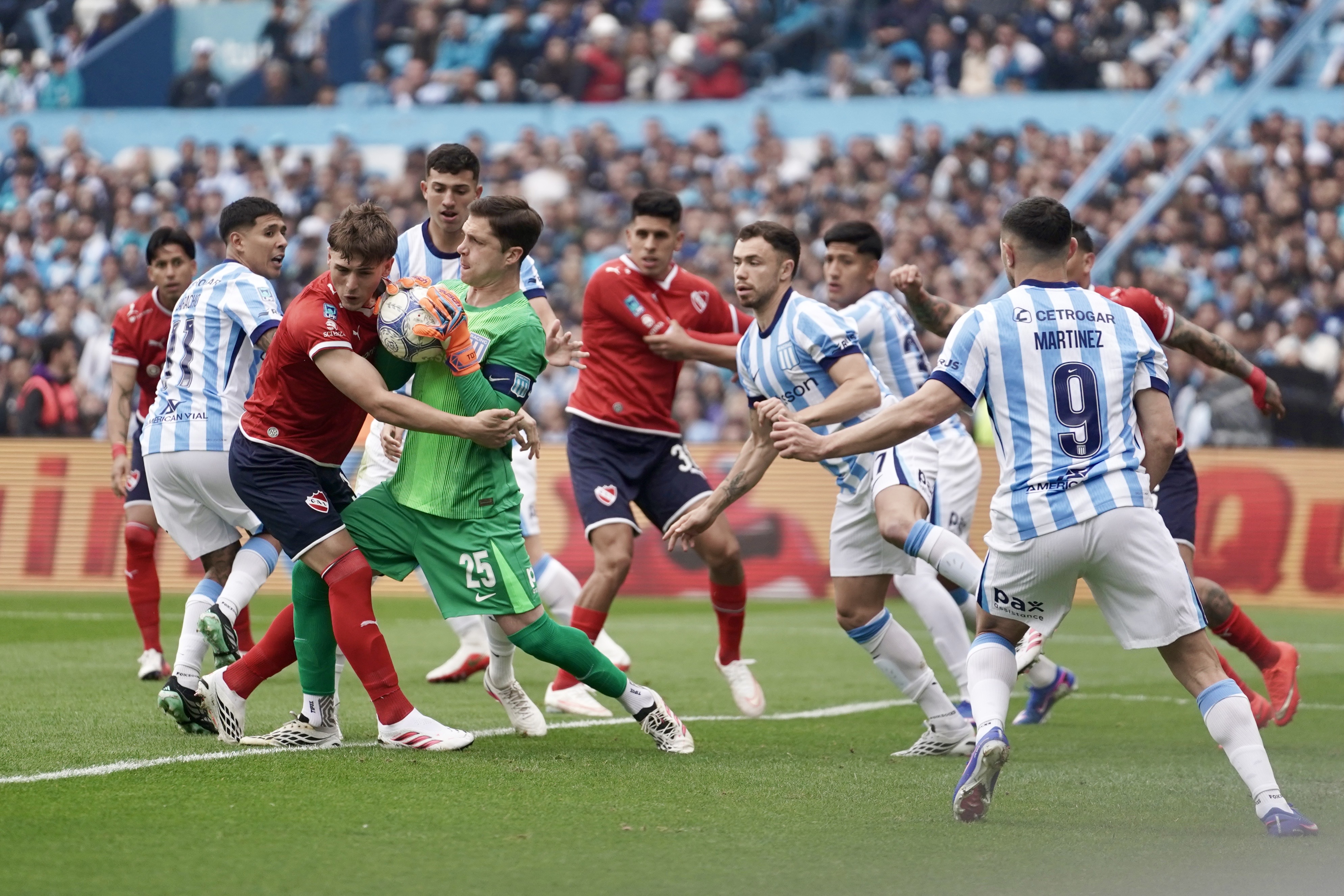 Racing y Independiente se enfrentan en el clásico de Avellaneda por el Clausura