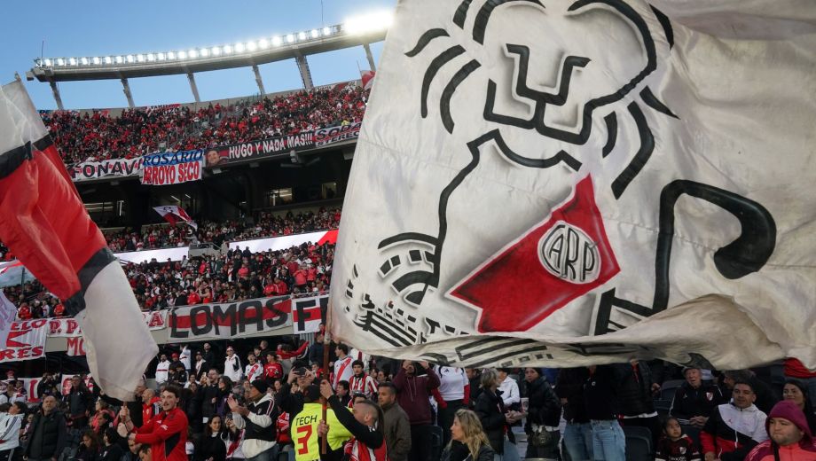 Como siempre, el Monumental está colmado para ver el clásico ante Racing. (Clarín Fotografía)