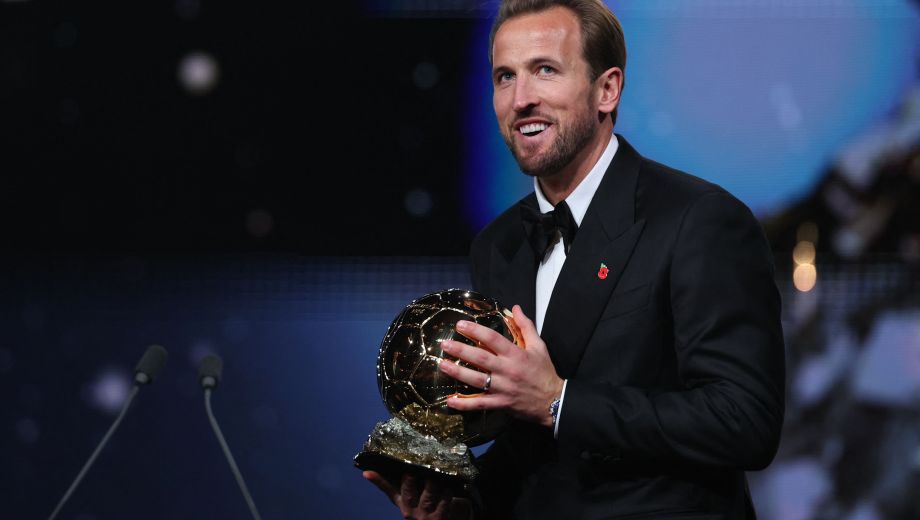 El delantero inglés Harry Kane se quedó con el Balón de Oro en la ceremonia celebrada en Londrés. (Foto: AFP)