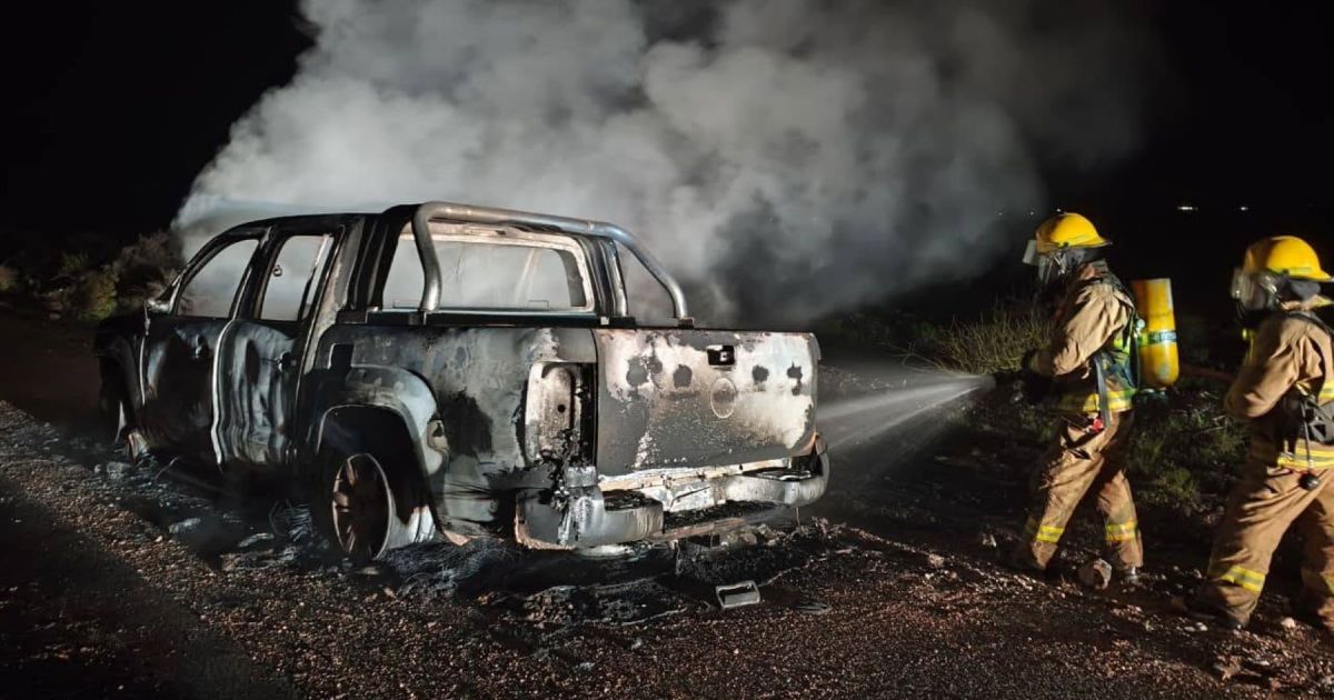 Incendio de camioneta en la Ruta 6: conductor hospitalizado en Rincón de los Sauces