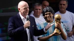 Infantino pidió disculpas, llamó a la unidad en el Consejo de la FIFA y anunció un reparto récord de dinero