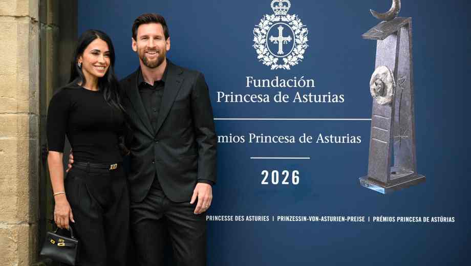 Argentinian football legend Lionel Messi poses with his wife Antonela Roccuzzo on the eve of receiving the Princess of Asturias Award for Sport, in Oviedo on October 22, 2026. (Photo by Miguel RIOPA / AFP)