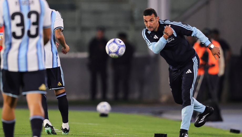 Scaloni resaldó la identidad del equipo argentino y se mostró muy conforme con el rendimiento ante Bolivia. (AP)