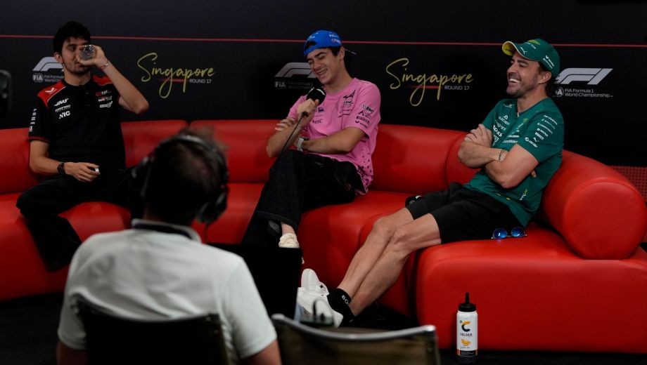 Franco compartió la conferencia con Esteban Ocon y Fernando Alonso. Se mostró muy confiado y se nota. (AP)
