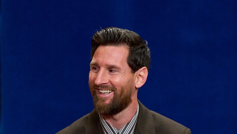 Puedes dejarte el traje puesto. Leo viene de recibir el Premio Princesa de Asturias, y hoy está en la nómina por otro Balón de Oro. (AP)