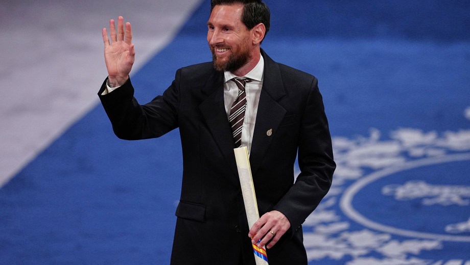 Lionel Messi waves after receiving the Princess of Asturias Award for Sports during a ceremony in Oviedo, northern Spain, Friday, Oct. 23, 2026. (AP Photo/Miguel Oses)