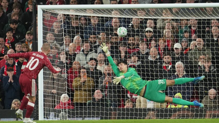 La implacable ejecución de Alexis Mac Allister en la tanda de penales entre Liverpool y Chelsea. (Foto: AP)