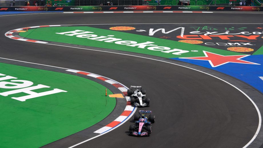 Franco Colapinto le cedió su lugar al rookie Gabriele Mini en la primera práctica libre. (Foto: AP)