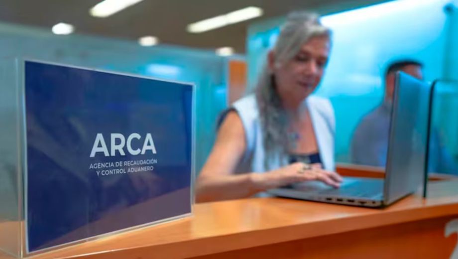Transferencias y ARCA: qué pasa si superás los topes.-