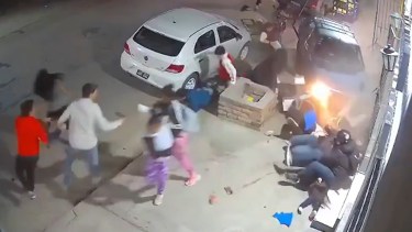 VIDEO | Un hombre de 80 años perdió el control del auto y atropelló a 13 personas en Salta