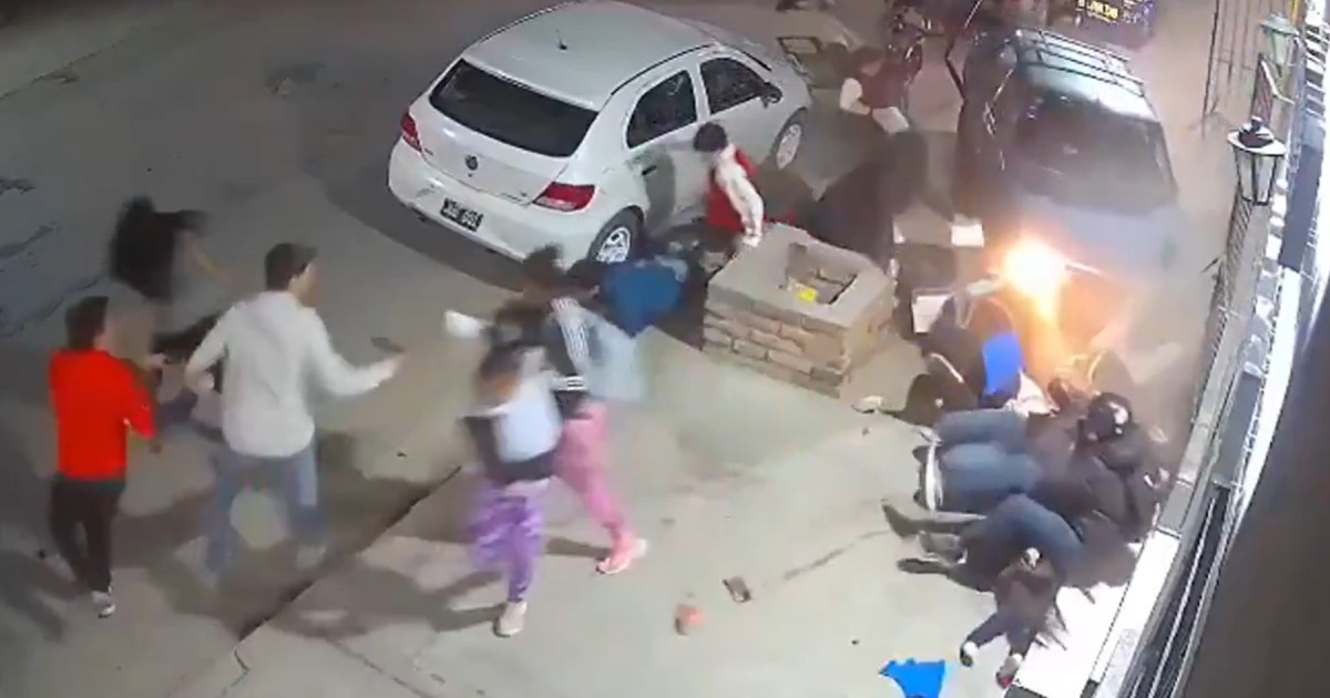Un anciano atropelló a 13 personas en Cerrillos, Salta