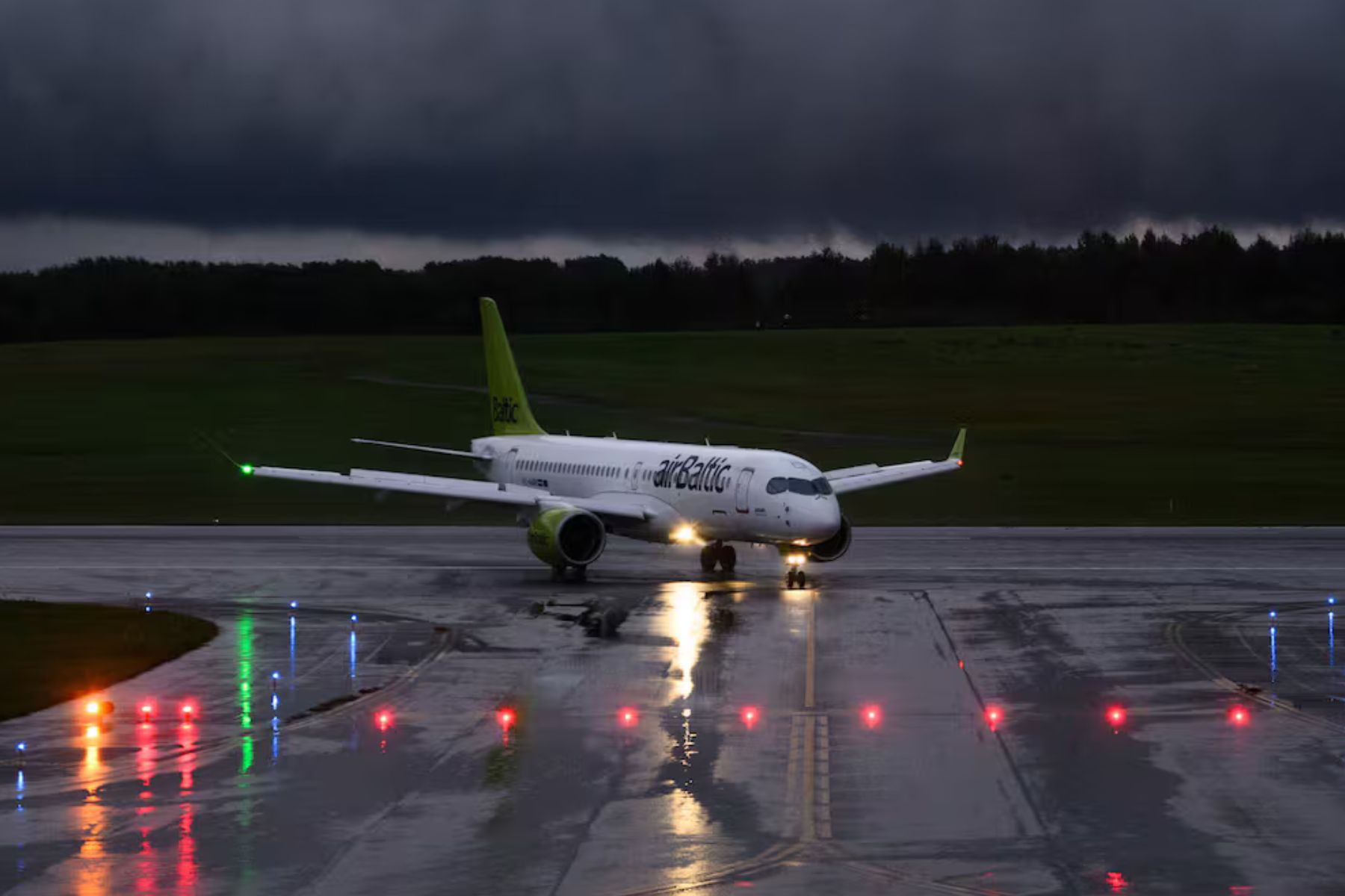 Cerraron un aeropuerto en Lituania al detectar un dron con proyectil de origen bielorruso