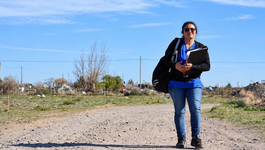 Los agentes sanitarios visitan familias, detectan problemas de salud y acercan información para prevenir enfermedades en la población (Foto: Florencia Salto)