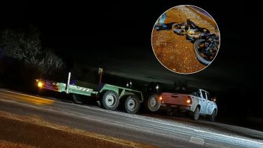 Dos heridos en un violento choque en Ruta 151 entre una camioneta y una moto