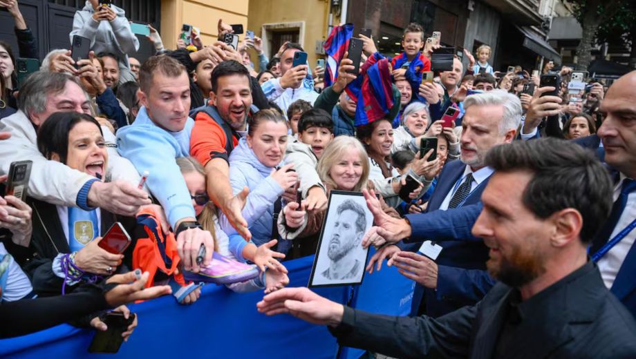 La locura desatada en Oviedo por la visita de Lionel Messi para recibir el Premio Princesa de Asturias de los Deportes (Foto: AS)