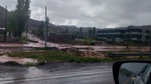 Imagen de Añelo: Una tormenta descargó con fuerza y anegó las calles