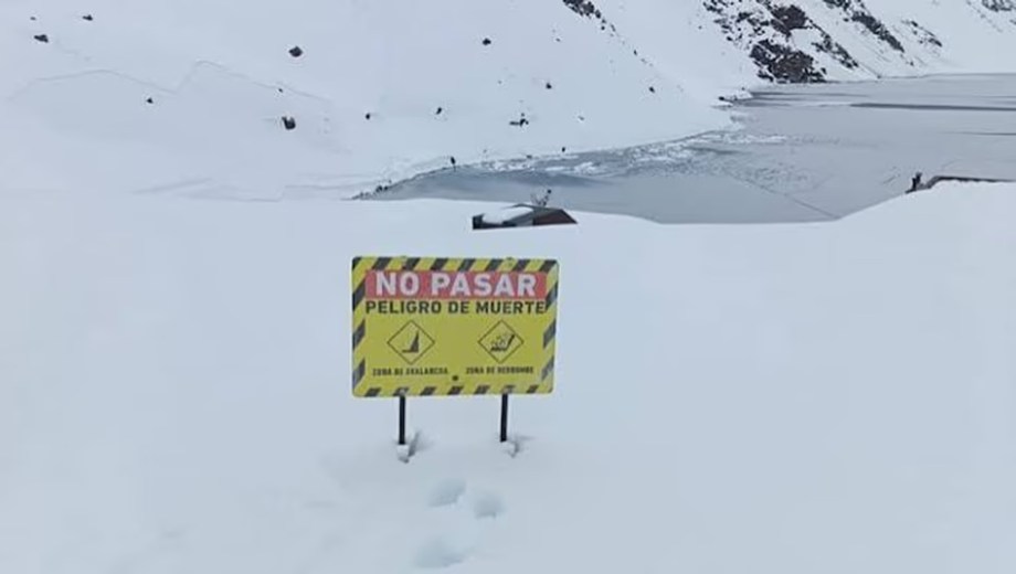 Una avalancha en el centro de esquí Portillo dejó cuatro muertos y cuatro heridos en Chile.