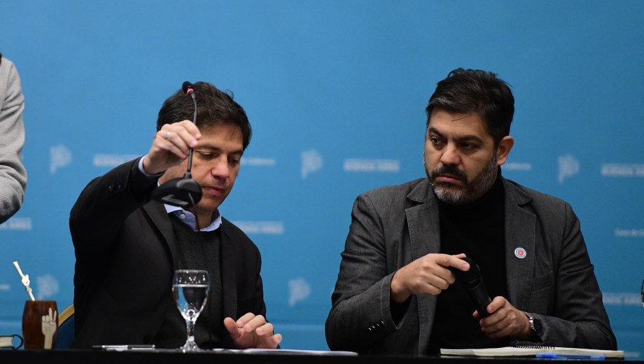 Axel Kicillof junto a Carlos Bianco, su jefe de Gabinete. Foto: Clarín Fotografía 