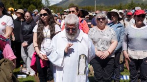 En Bariloche, miles de fieles llevaron sus intenciones a la Virgen de las Nieves