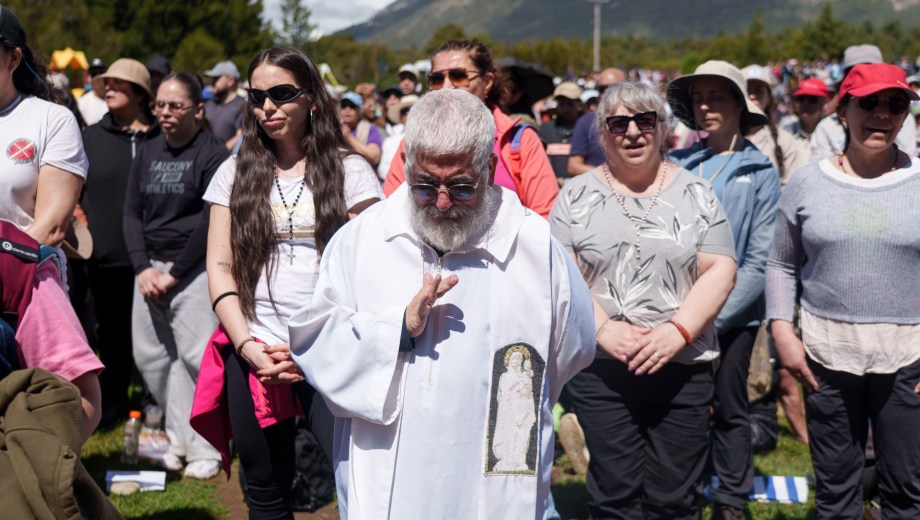 Peregrinación hacia la Virgen de las Nieves en Bariloche. Foto: Marcelo Martínez.