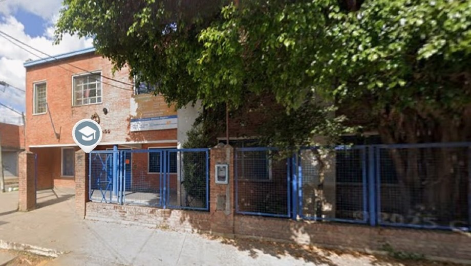 Investigan si un estudiante hirió accidentalmente a un amigo al mostrarle un arma en una escuela. Foto: NA 