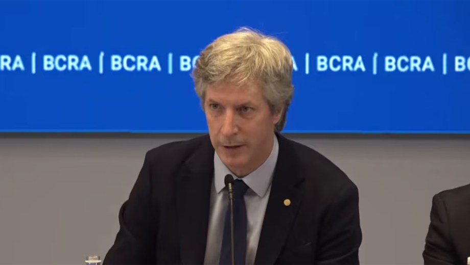 Bausili defendió la gestión del Banco Central por el manejo del oro.