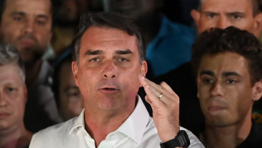 Flávio Bolsonaro llegó a Estados Unidos tras abandonar Brasil. Foto: NA 