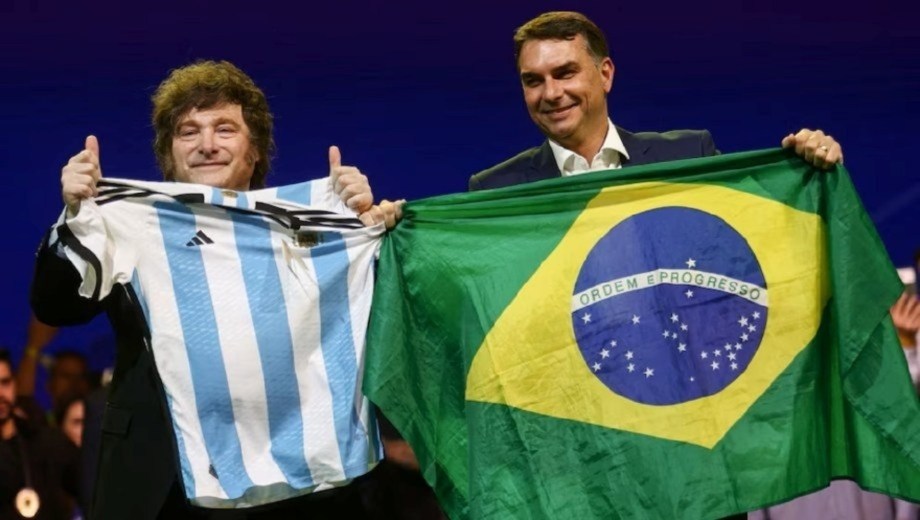 Milei sigue de cerca las elecciones de Brasil. 
