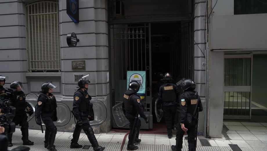 Rehenes y tensión en una alcaidía porteña. Foto: Clarín Fotografía 