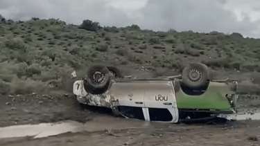 Una camioneta de Provincia volcó en la Ruta 40 de Neuquén, cerca de Taquimilán