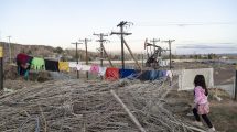 Imagen de Neuquén fuerza a una petrolera al cierre definitivo de más de 200 pozos en zonas urbanas