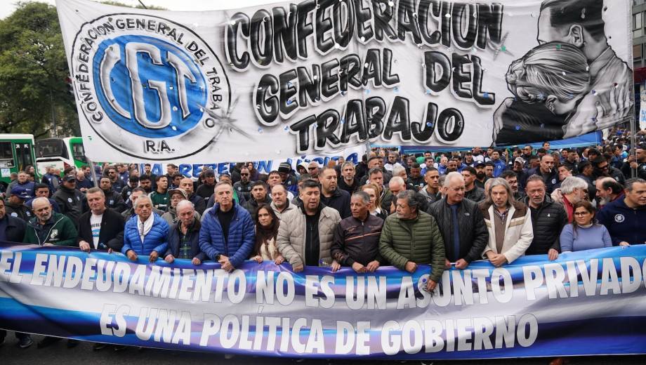 Una movilización de la CGT en una marcha anterior. La central obrera vuelve hoy a las calles en defensa de la industria nacional. (Foto: archivo Clarín Fotografía)