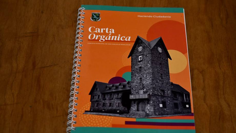 Carta orgánica de Bariloche, actualizada en 2007. Foto: Chino Leiva. 