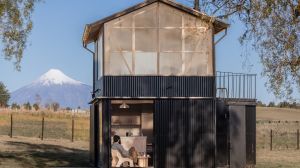 Una joya de 36 m2: el refugio que desafía al viento en un solitario paraíso de la Patagonia