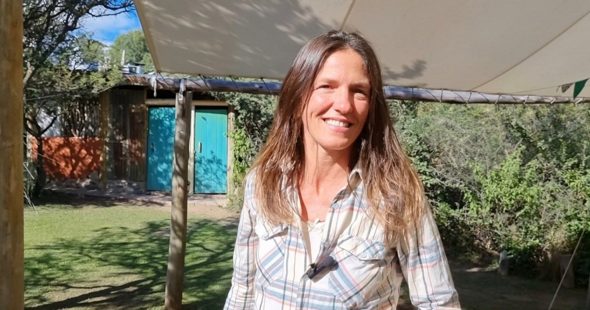 “Esta es otra vida”: arrancaron con una casa de barro en un paraíso de Córdoba y hoy tienen un eco-glamping