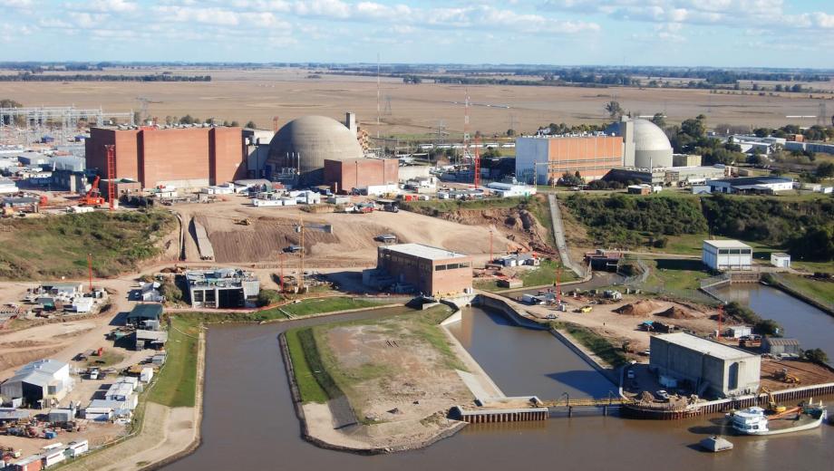 Vista aérea del complejo nuclear Atucha, en Lima, sobre la margen del río Paraná, donde funcionan las centrales Atucha I y Atucha II. (Foto: gentileza)