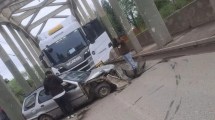 Imagen de Choque de un auto y un camión en el puente carretero: se liberó el tránsito en el acceso a Cipolletti