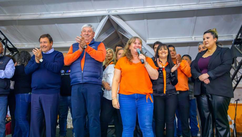 Yanina Sánchez encabeza la lista de Estamos Haciendo Bariloche, la fuerza que impulsan Weretilneck y Walter Cortés. Foto: Gentileza