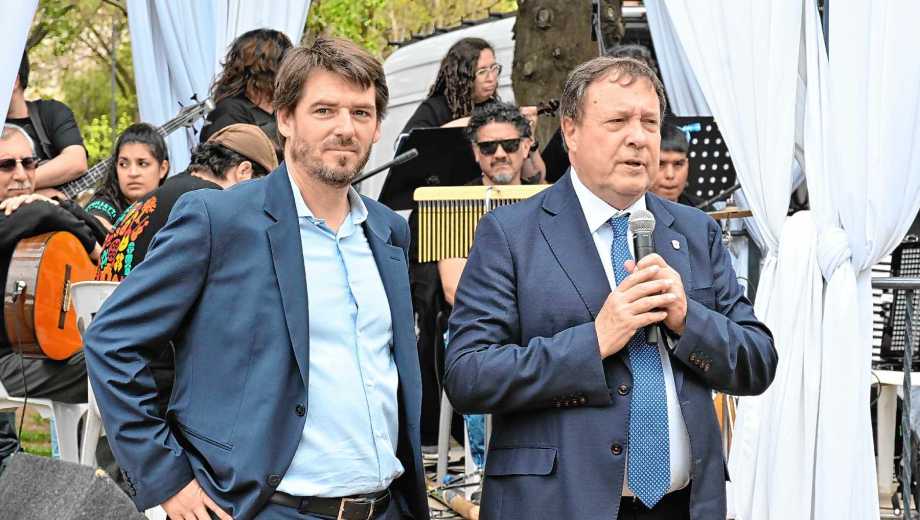 El intendente y el gobernador fueron los oradores en el acto central por un nuevo aniversario de la ciudad. Foto: Franco Urchipía.