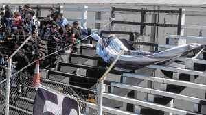 Un sector de la tribuna de Cipolletti cedió y hay cuatro personas heridas