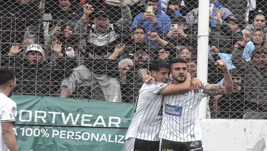 Cristian González metió el gol del triunfo de Cipolletti contra Alvarado. (Foto: Oscar Livera)