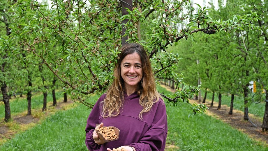 La chacra también se abre al turismo rural, como una experiencia para conocer de cerca la producción de almendras y el trabajo cotidiano del establecimiento. Foto: Flor Salto.