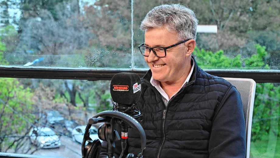 El intendente de Plaza Huincul visitó Ya es tiempo, el programa de Río Negro Radio (Foto: Cecilia Maletti)