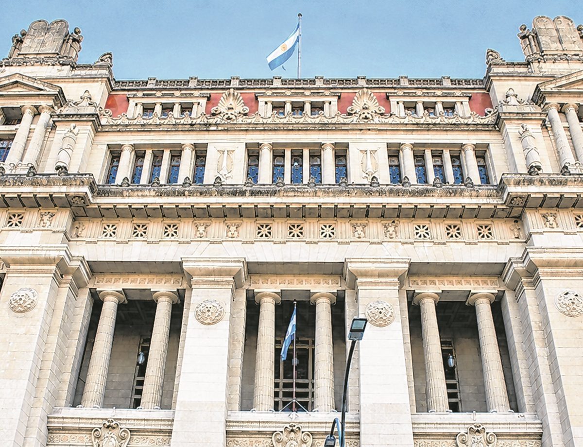 La Corte Suprema suspende transitoriamente derogación de la Ley de Tierras Rurales