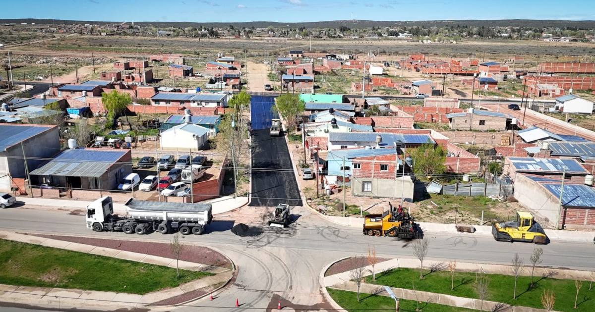 Avanza el plan de asfalto en Cutral Co con ocho manzanas en el barrio Brentana